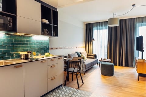 Studio | Premium bedding, in-room safe, desk, free WiFi