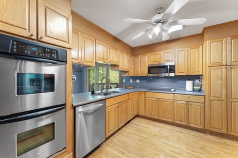 Double oven for great meals.