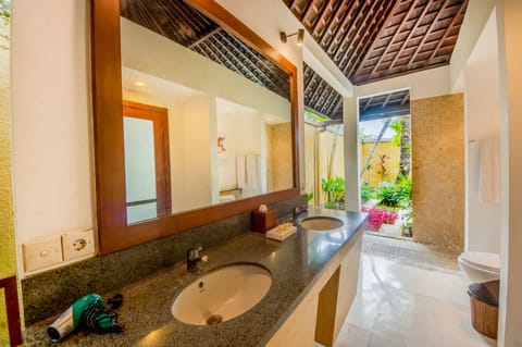 Executive Villa | Bathroom