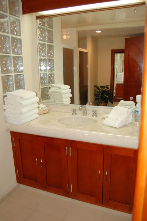 Suite | Bathroom sink