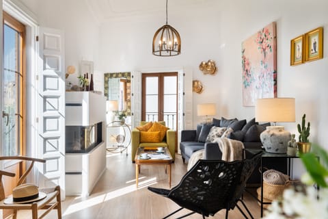 Panoramic House | Living area | Flat-screen TV, fireplace