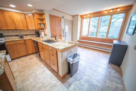 Spacious Entryway and kitchen