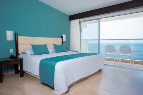 Deluxe Room, 1 King Bed, Sea View | Bed sheets