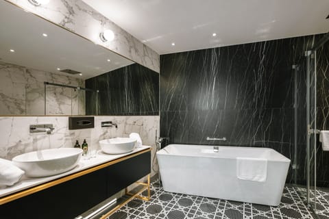 Junior Suite | Bathroom | Hair dryer, bathrobes, slippers, bidet