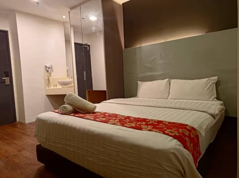 Superior Queen Room No window | In-room safe, desk, free WiFi, bed sheets