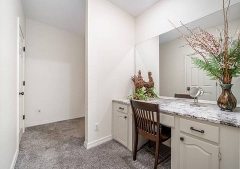 Vanity area between Master Bed & Bath.