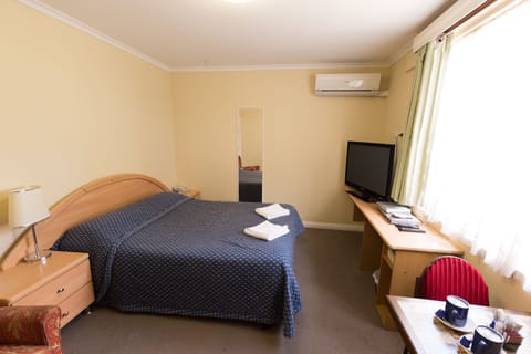 Standard Room | Iron/ironing board, cribs/infant beds, free WiFi, bed sheets