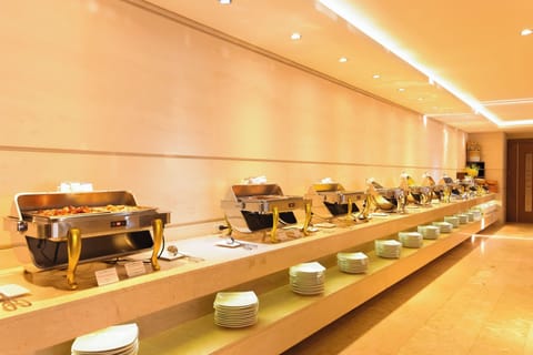 Daily buffet breakfast (VND 200000 per person)
