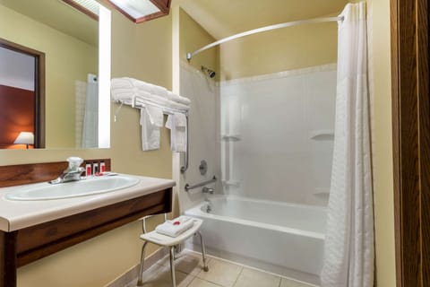 Room, 2 Queen Beds, Accessible, Non Smoking (Tub with Grab Bars) | Bathroom | Free toiletries, hair dryer, towels