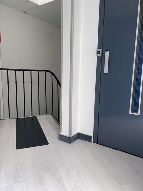 Handrails in hallways
