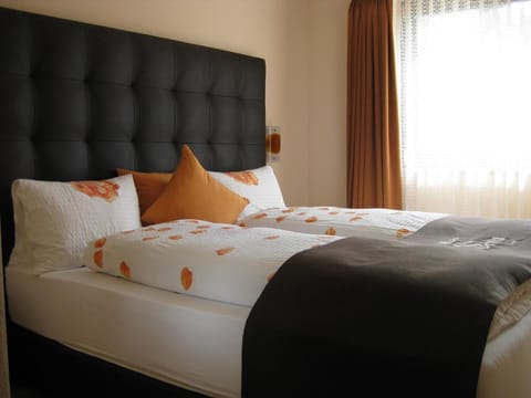 Desk, soundproofing, cribs/infant beds, rollaway beds