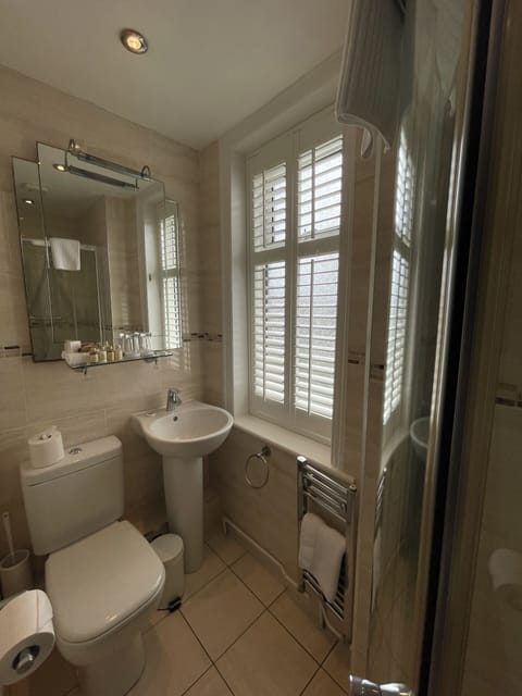 Double or Twin Room, Ensuite | Bathroom | Towels