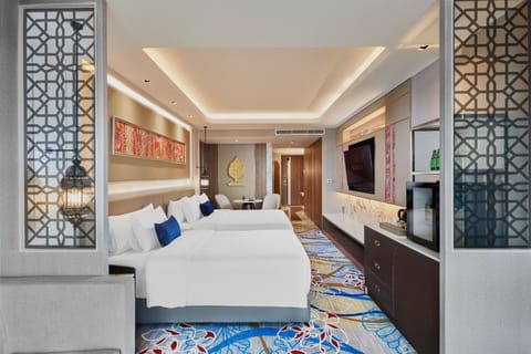 Family Suite | Premium bedding, minibar, in-room safe, blackout drapes