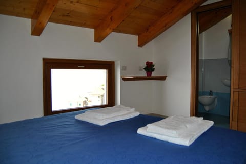 Double Room, Sea View | Desk, cribs/infant beds, rollaway beds, free WiFi