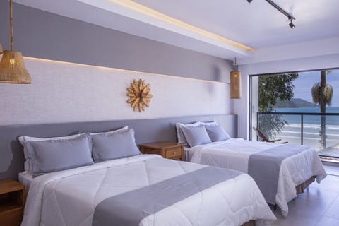 Suite Luxo Frente Mar | Minibar, free WiFi, bed sheets