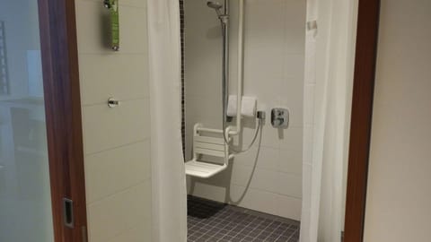 Room, 1 Queen Bed, Non Smoking | Bathroom | Shower, free toiletries, hair dryer, towels