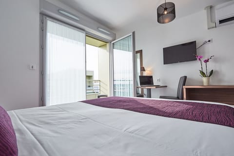 Premium bedding, Select Comfort beds, in-room safe, desk