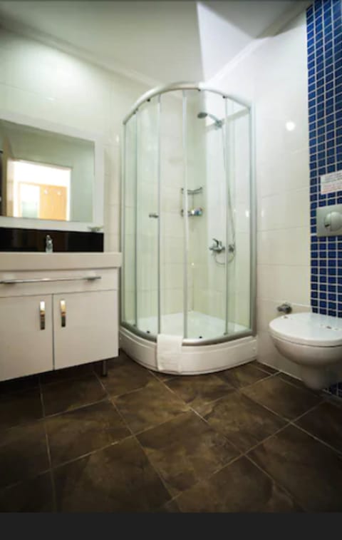 Standard Double or Twin Room, Pool View | Bathroom | Shower, free toiletries, hair dryer, slippers