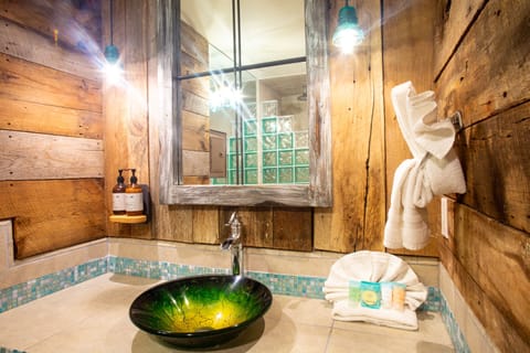 Deluxe Courtyard Room with Spa | Bathroom | Shower, rainfall showerhead, hair dryer, bathrobes