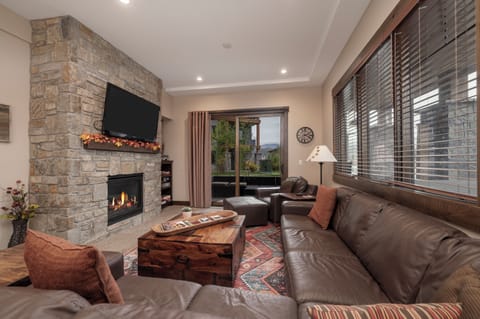 SWP Elk Creek B103 living room