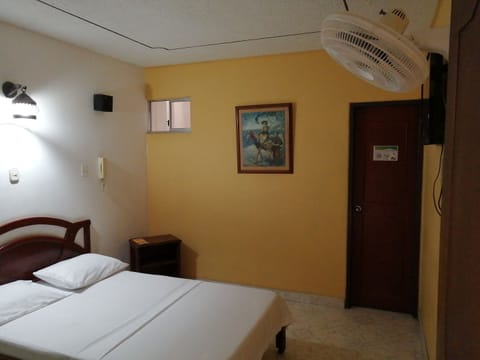 Basic Room, 1 Double Bed | Free WiFi, bed sheets