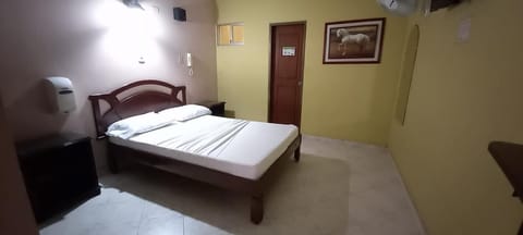 Basic Room, 1 Double Bed | Free WiFi, bed sheets