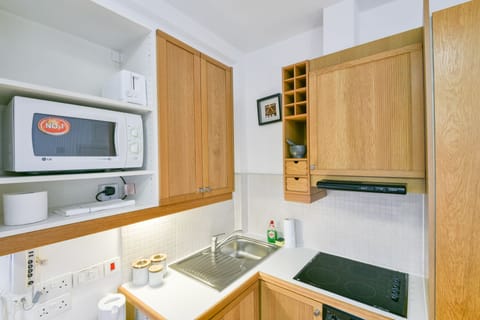 Classic Room | Private kitchen | Fridge, microwave, electric kettle