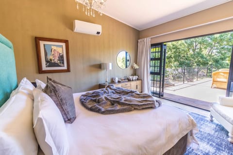 Luxury Double Room, 1 Queen Bed, Balcony, Garden View | In-room safe, individually decorated, individually furnished, desk