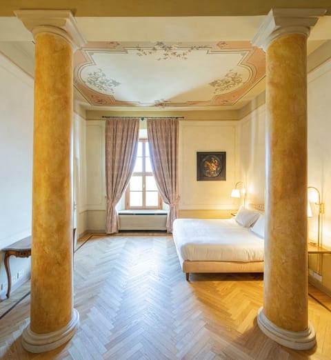 Traditional Suite | Minibar, free WiFi, bed sheets