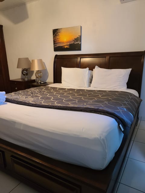 Superior Double Room, Sea View | Soundproofing, iron/ironing board, free WiFi, bed sheets