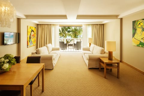 Family Suite | Living area | 40-inch LCD TV with digital channels, TV, iPod dock