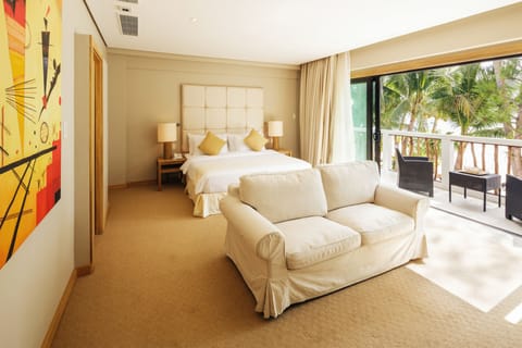 Executive Suite | Egyptian cotton sheets, pillowtop beds, minibar, in-room safe