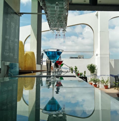 Outdoor pool, sun loungers