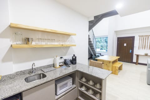 Premium Studio Suite | Private kitchen | Mini-fridge, microwave, coffee/tea maker, cookware/dishes/utensils