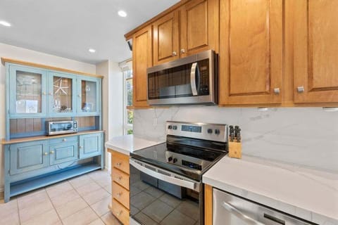 Fully stocked kitchen for all your cooking needs