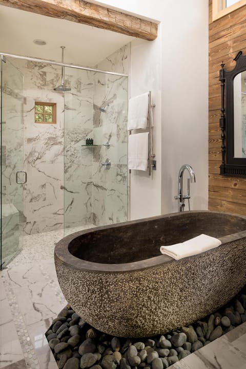 Terrace Suite | Deep soaking bathtub