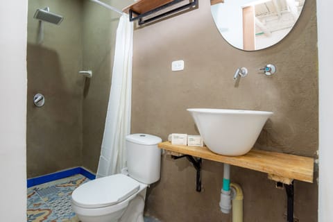 Superior Double Room | Bathroom | Shower, towels, soap, shampoo