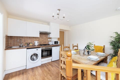 Cottage, 2 Bedrooms, Hot Tub | Private kitchen | Fridge, microwave, oven, stovetop