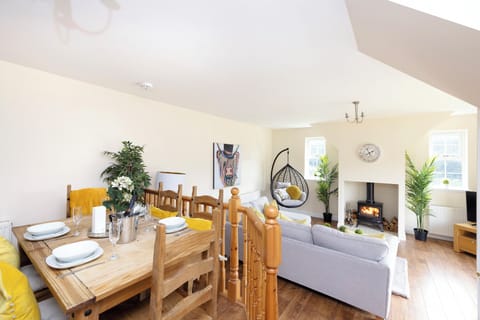 Cottage, 2 Bedrooms, Hot Tub | 2 bedrooms, iron/ironing board, free WiFi, bed sheets