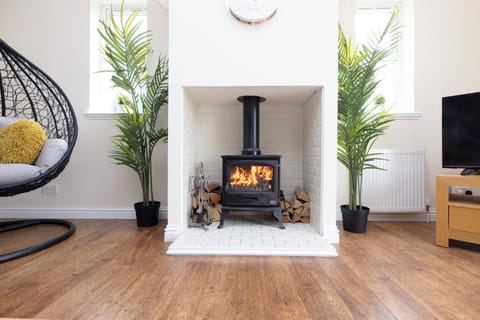 Cottage, 2 Bedrooms, Hot Tub | 2 bedrooms, iron/ironing board, free WiFi, bed sheets