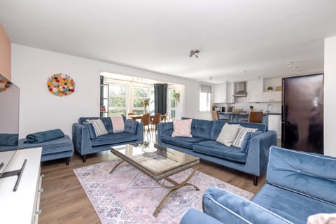 Apartment, 2 Bedrooms | Living area | TV