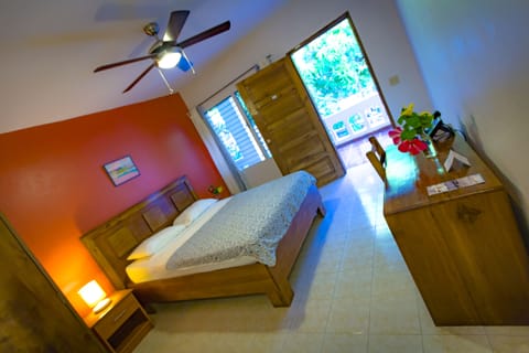 Room, 1 Queen Bed (with Air Conditioning) | Free WiFi, bed sheets