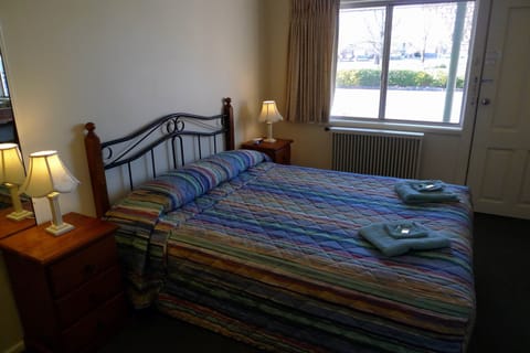 Basic Twin Room | Desk, iron/ironing board, free WiFi, bed sheets