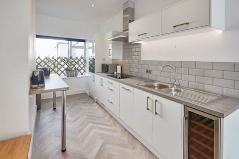 Apartment 2 @ High Street, Caernarfon - Host & Stay