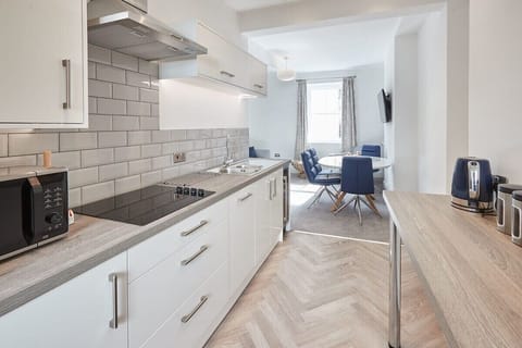 Apartment 2 @ High Street, Caernarfon - Host & Stay