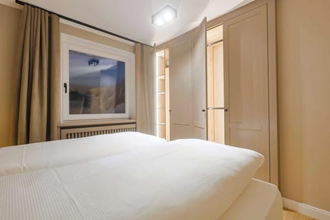 Suite (Duplex) | Hypo-allergenic bedding, minibar, in-room safe, desk