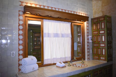 Deluxe Room, 1 King Bed (Xochicalco) | Bathroom | Shower, free toiletries, hair dryer, bathrobes