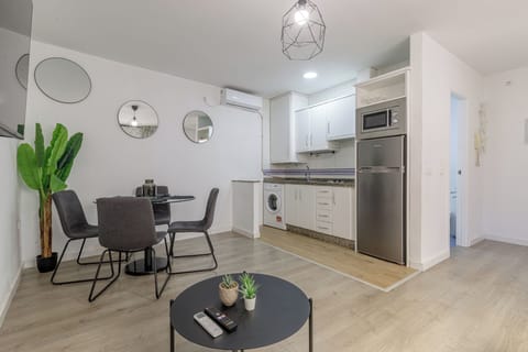 Superior Apartment | Private kitchen | Full-size fridge, microwave, cookware/dishes/utensils