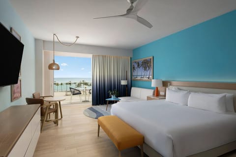 Deluxe Ocean View Double | Premium bedding, minibar, in-room safe, individually decorated