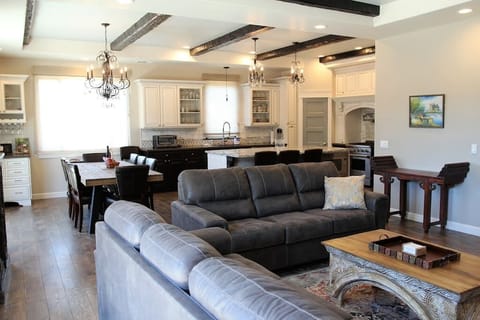 Picturesque Rosemary Retreat (587)